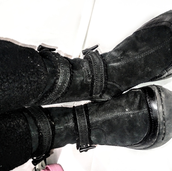 Boots - Picture 1 of 5